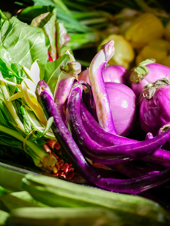 aubergines et légumes frais restaurant